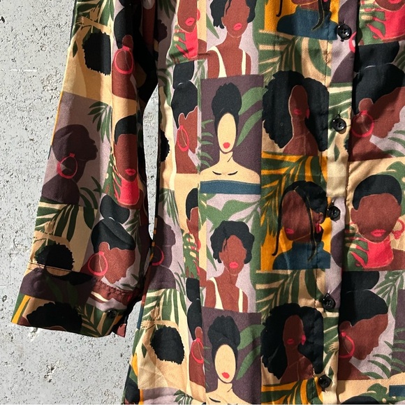 #092 Shirt-Dress Vibrant Face Print Button-Up - NIP Izzy & Liv - Picture 4 of 4